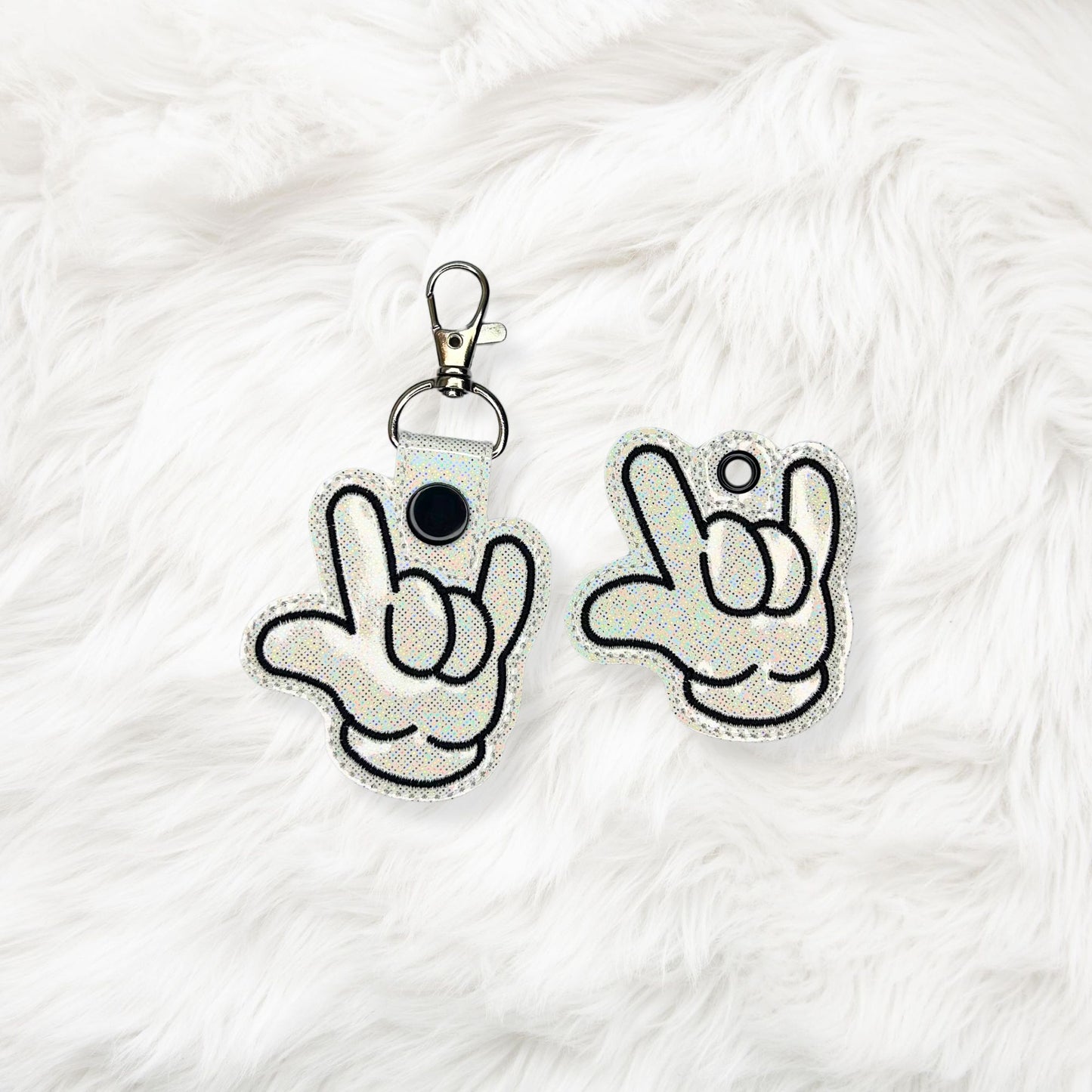 ITH 4x4 ILY Mouse Hand Snaptab/Eyelet