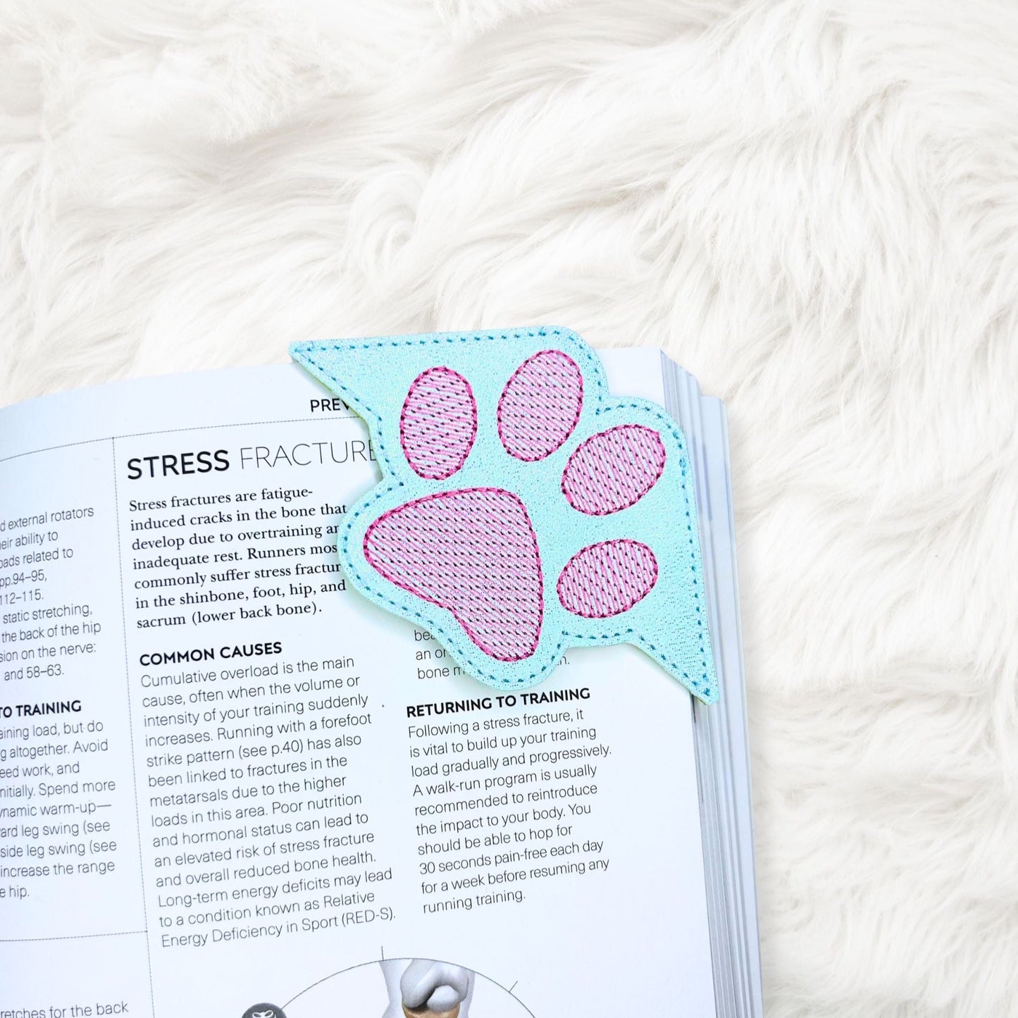 ITH 4x4 Paw Print Corner Bookmark