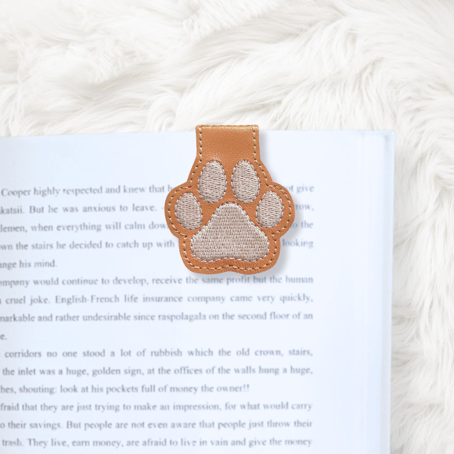 ITH 4x4 Paw Print Foldover Magnetic Bookmark