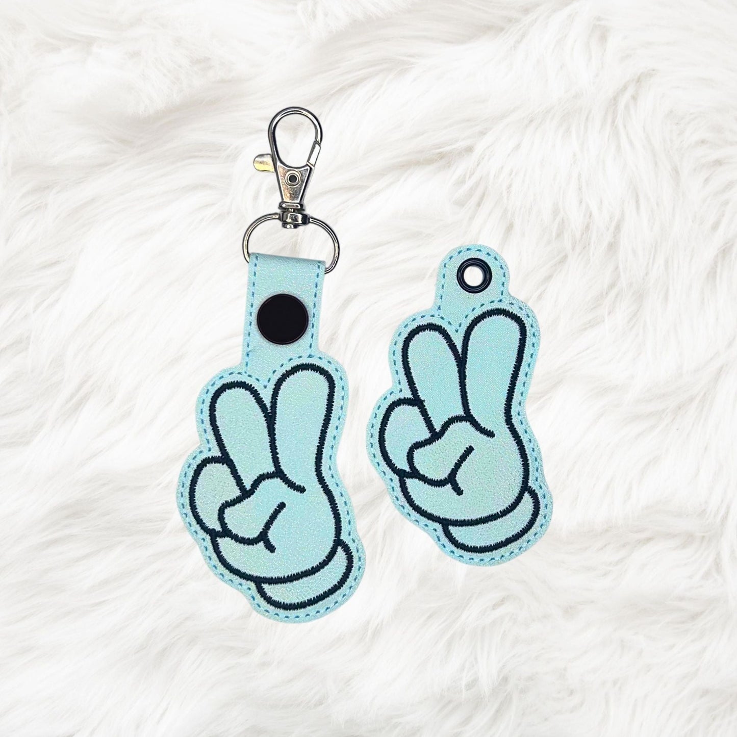 ITH 4x4 Peace Mouse Hand Snaptab/Eyelet