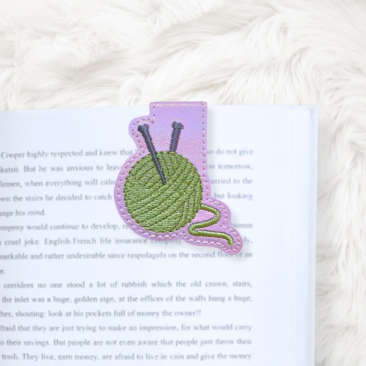 ITH 4x4 Yarn Ball Foldover Magnetic Bookmark