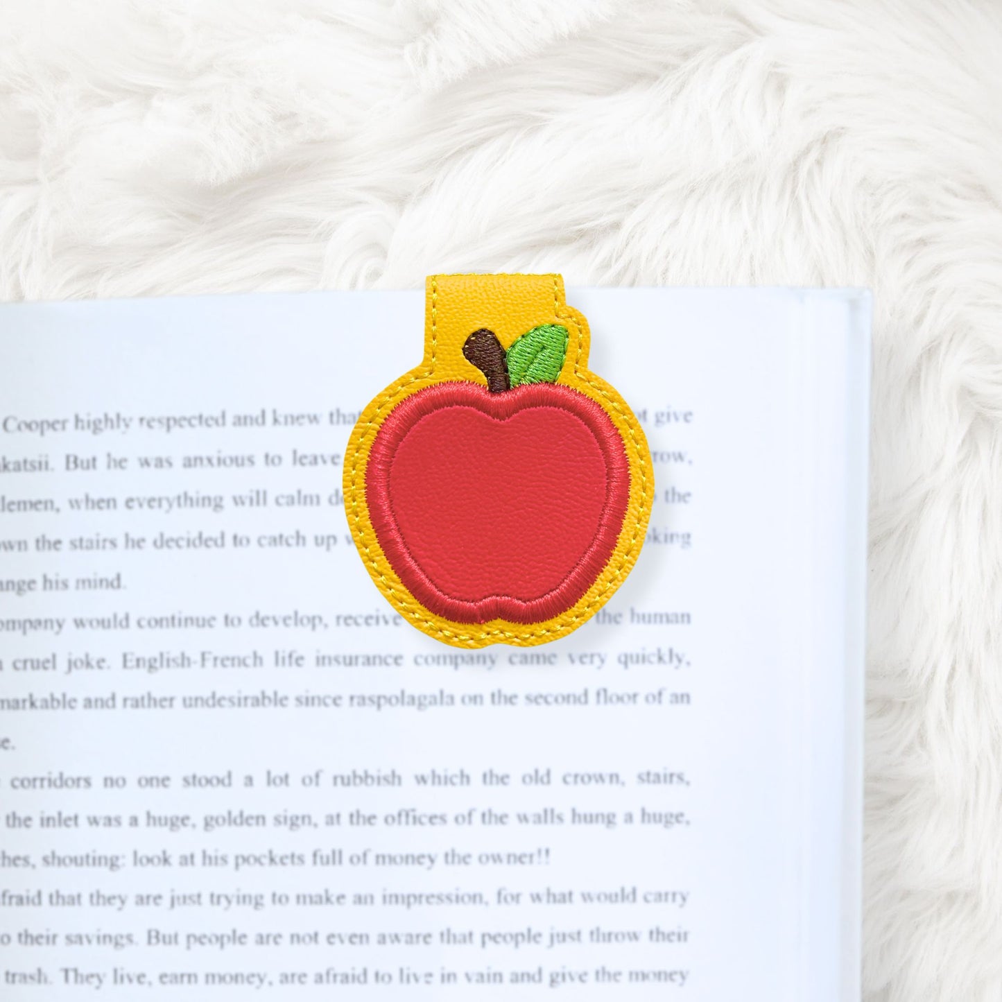 ITH 4x4 Apple Appliqué Foldover Magnetic Bookmark