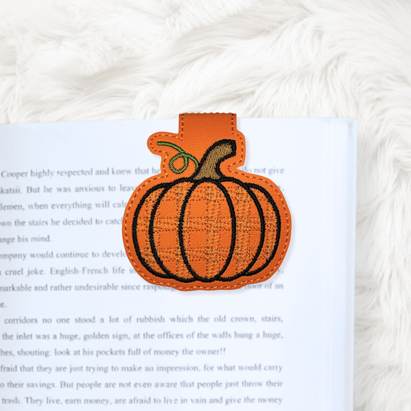 ITH 5x7 Buffalo Plaid Pumpkin Foldover Magnetic Bookmark