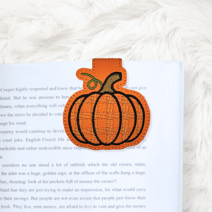ITH 5x7 Buffalo Plaid Pumpkin Foldover Magnetic Bookmark