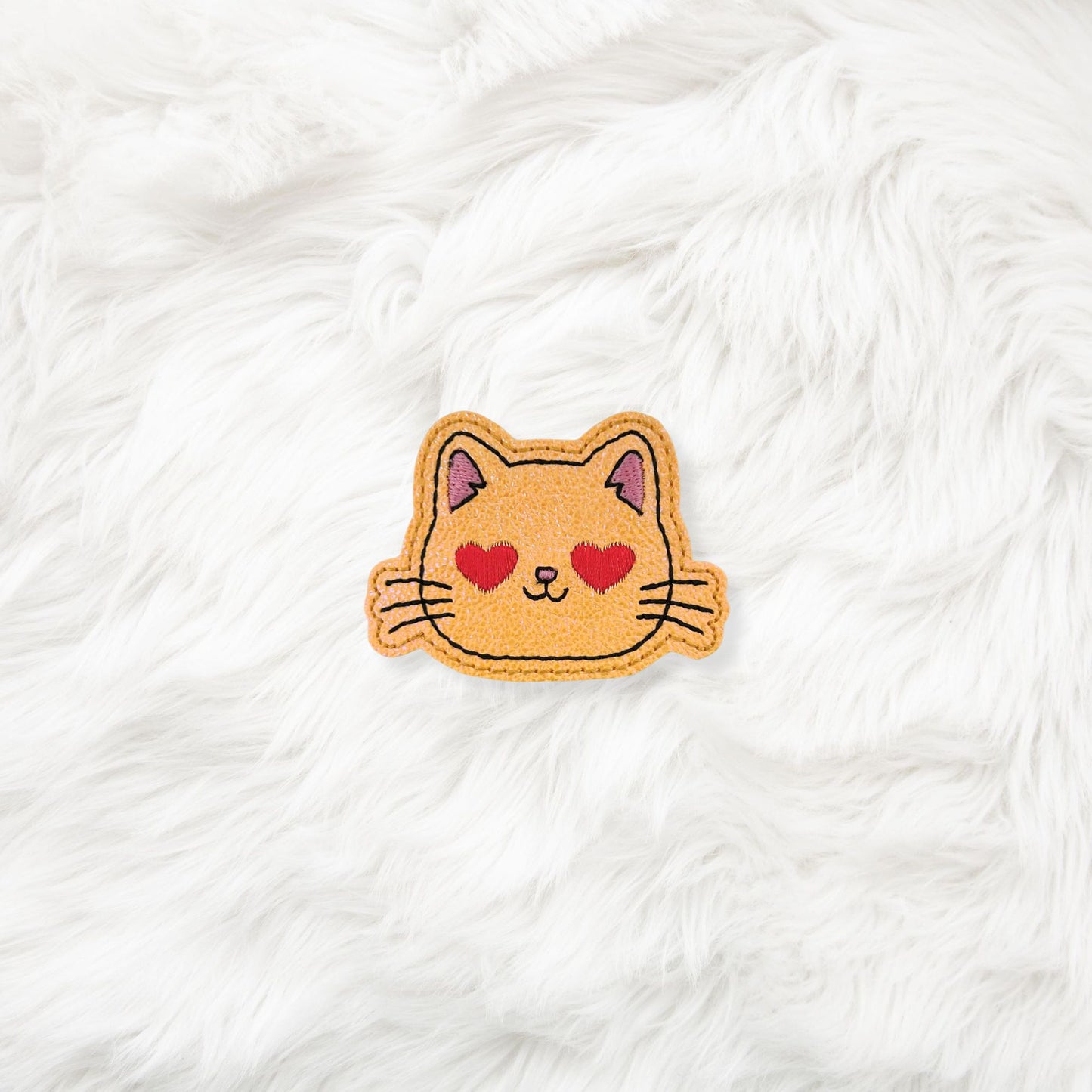 ITH 4x4 Heart Eyes Kitten Feltie