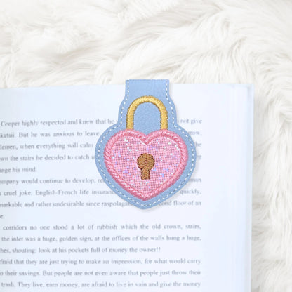 ITH 4x4 Heart Lock Appliqué Foldover Magnetic Bookmark
