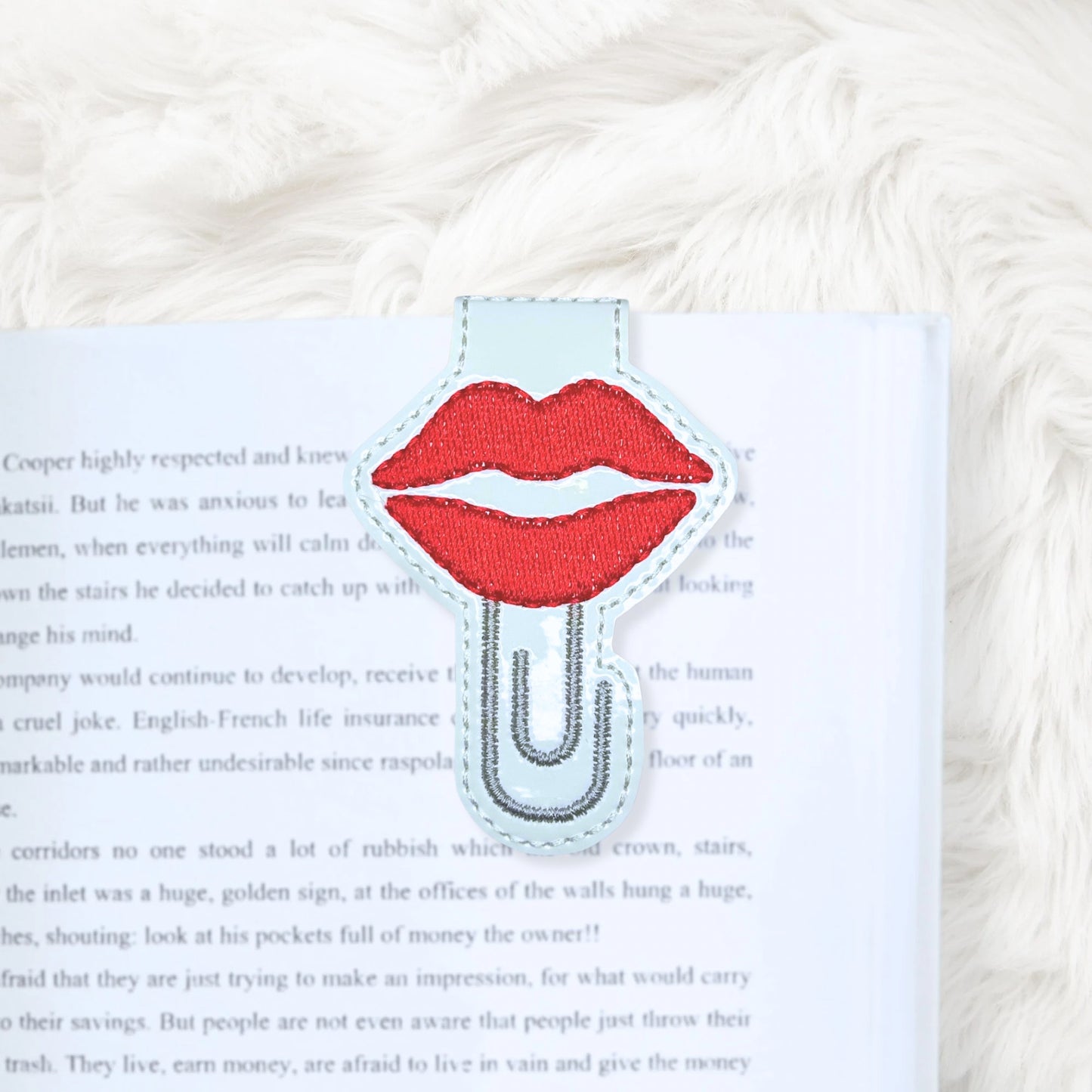 ITH 4x4 Lips Paperclip Foldover Magnetic Bookmark