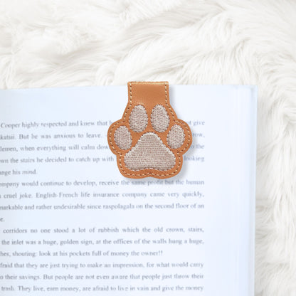 ITH 4x4 Paw Print Foldover Magnetic Bookmark