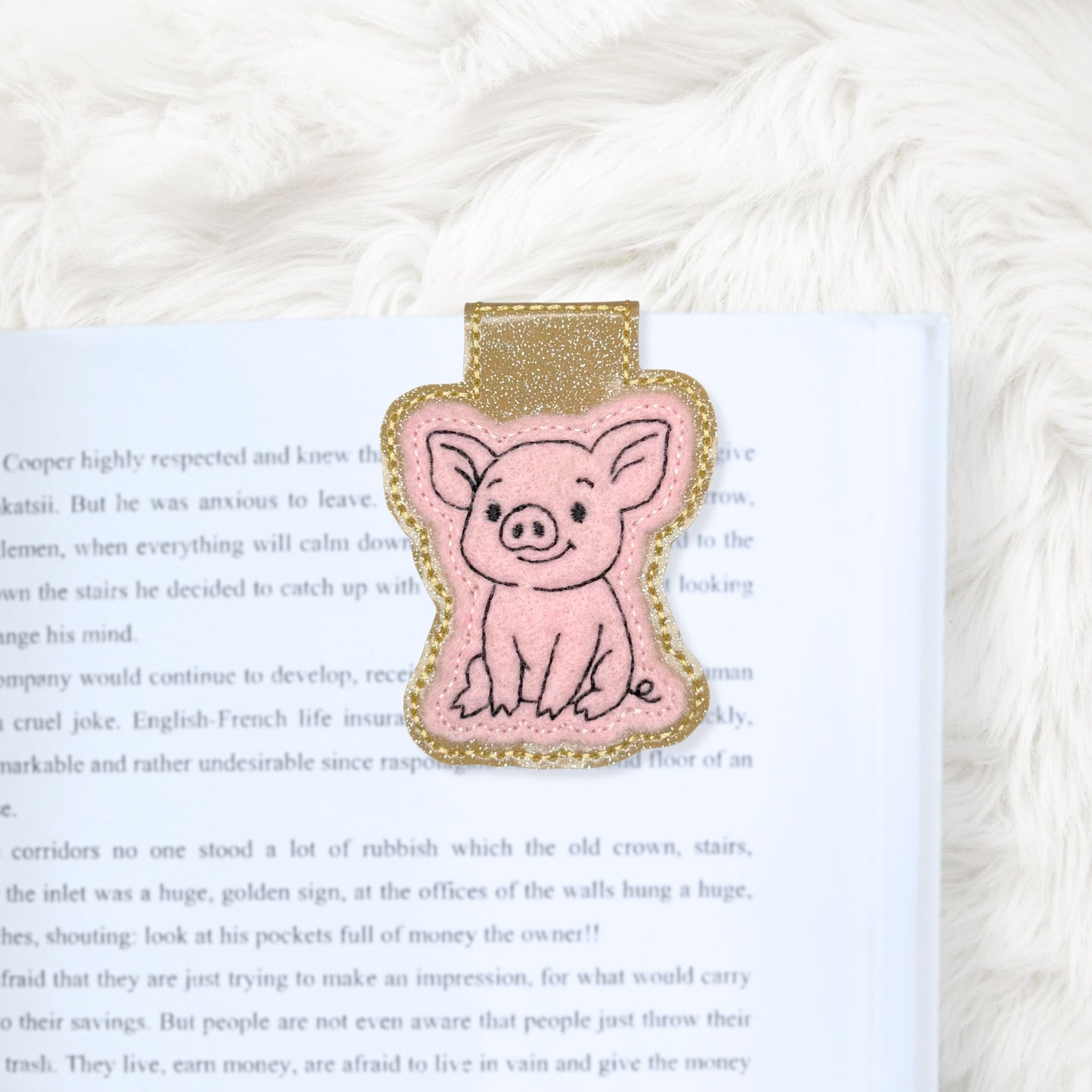 ITH 5x7 Piggy Appliqué Foldover Magnetic Bookmark