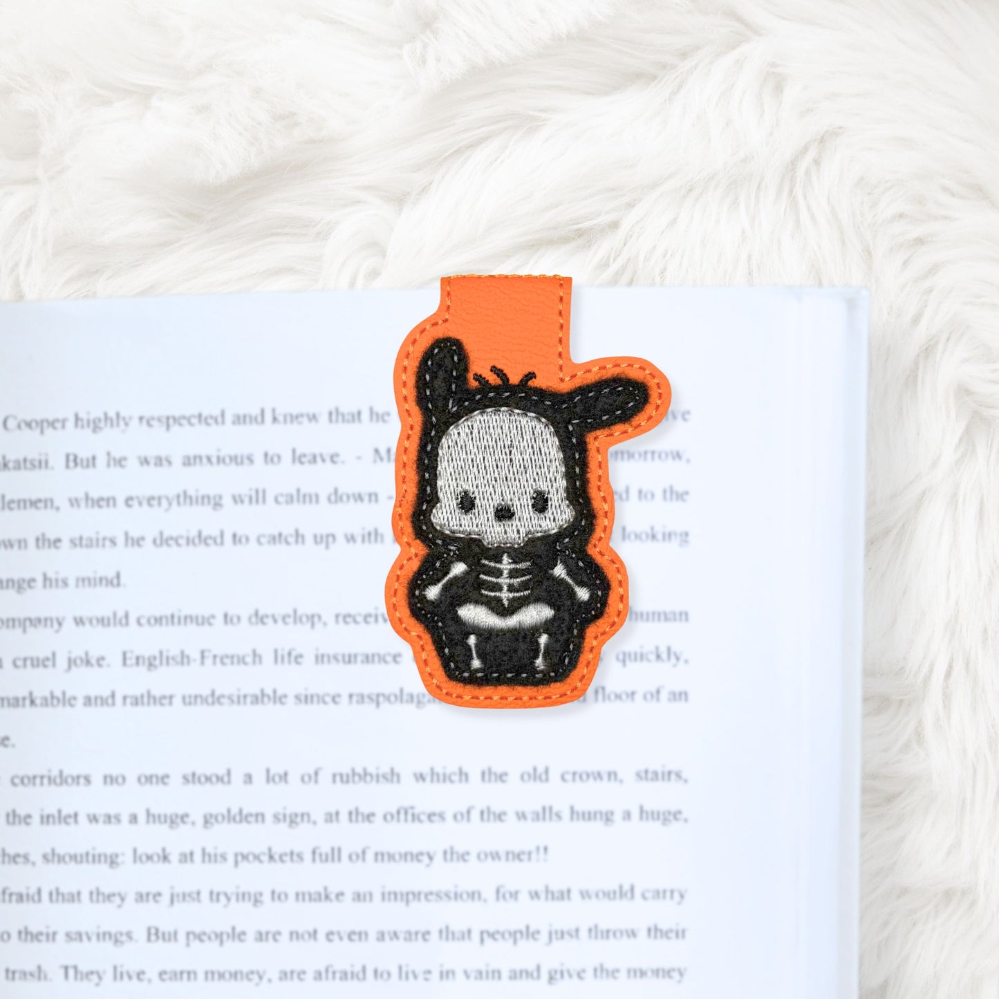 ITH 5x7 Skeleton Puppy Appliqué Foldover Magnetic Bookmark
