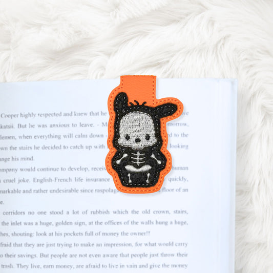 ITH 5x7 Skeleton Puppy Appliqué Foldover Magnetic Bookmark
