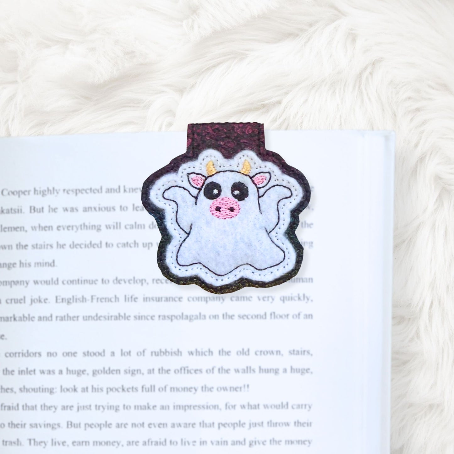 ITH 5x7 Spooky Cow Appliqué Foldover Magnetic Bookmark