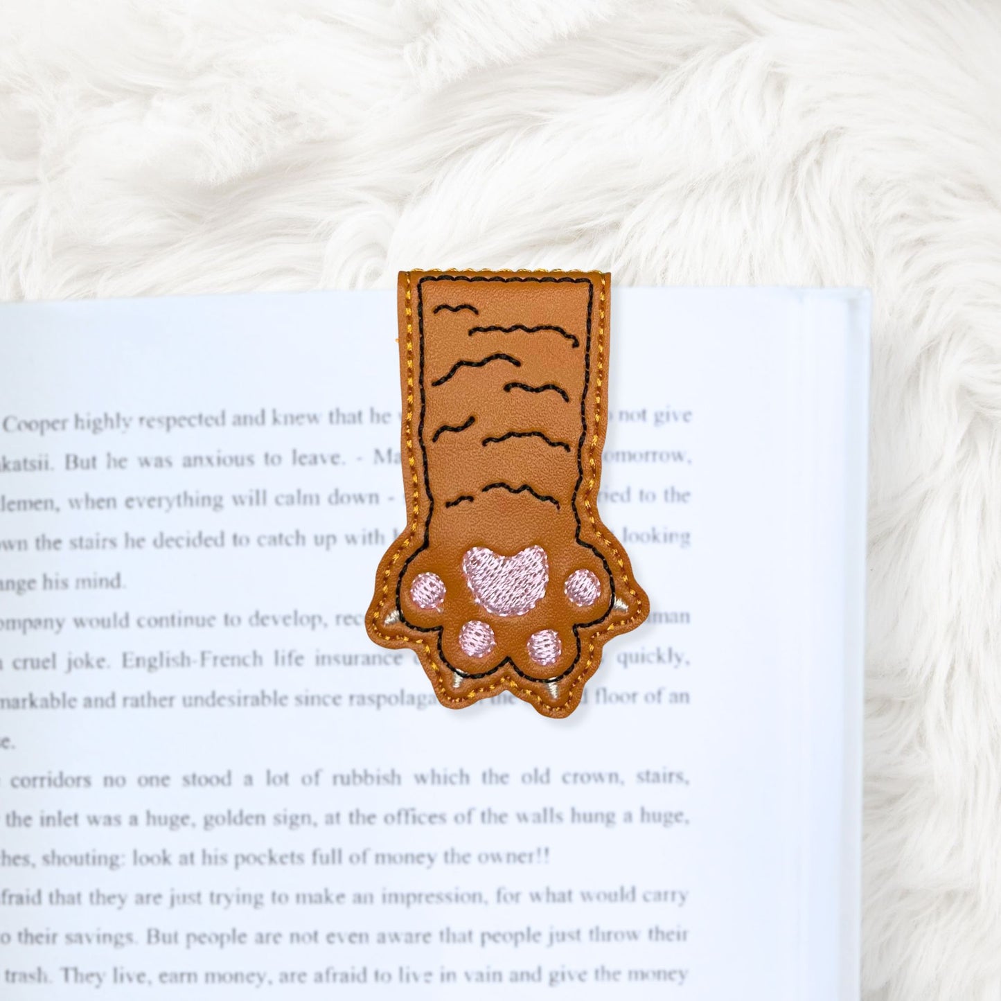 ITH 4x4 Cat Paw Foldover Magnetic Bookmark